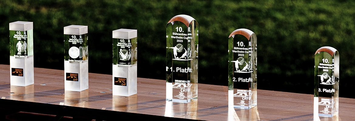 Contento Pokale & Trophies mit 3D + 2D Laserinnengravur in Glas